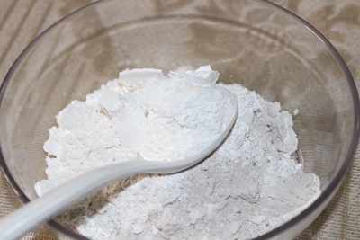 homemade-remineralizing-tooth-powder-2