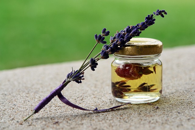 Aromatherapy with lavender oil