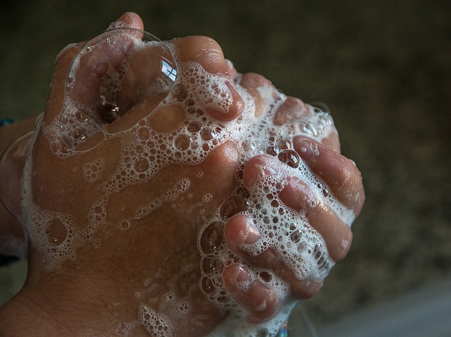 How to Make Natural Homemade Hand Sanitizer?