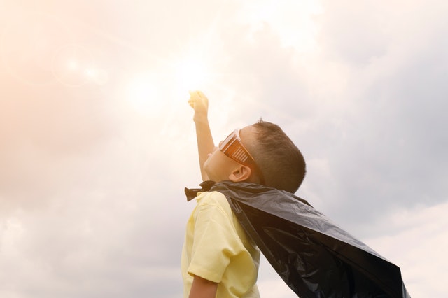 10 Tips to keep your kids healthy in summer 9 Use sunglasses