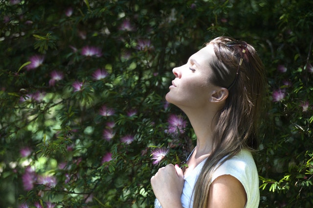 How To Stop A Panic Attack? 2 Start deep breathing