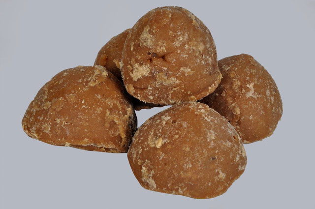 Why should you eat jaggery during pregnancy