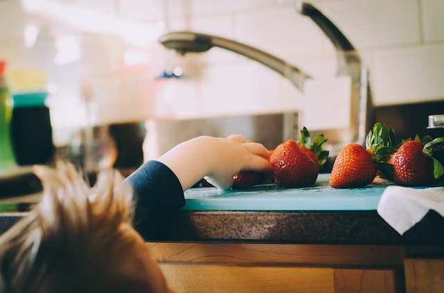 Easy ways to make your kids eat healthy 3 Allow them to choose the food