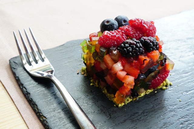 Easy ways to make your kids eat healthy 7 Give them desserts
