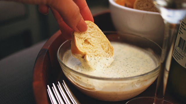 Easy ways to make your kids eat healthy 6 Use dips