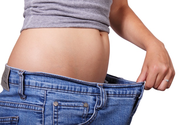15 benefits of lemon water and how to take it 4 It helps in weight loss and weight control