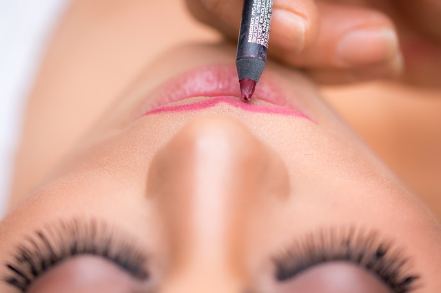 Step-by-step guide to apply lipstick 6 Line Your Lip