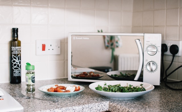 Is it safe to microwave your food? What you should know! 1 Is it safe to microwave your food? What you should know!