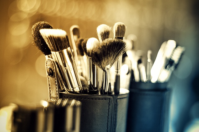 Makeup best practices to keep your skin healthy 5 Did you forget those makeup brushes?