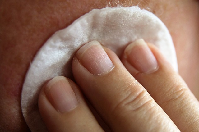 Makeup best practices to keep your skin healthy 3 Remove makeup properly