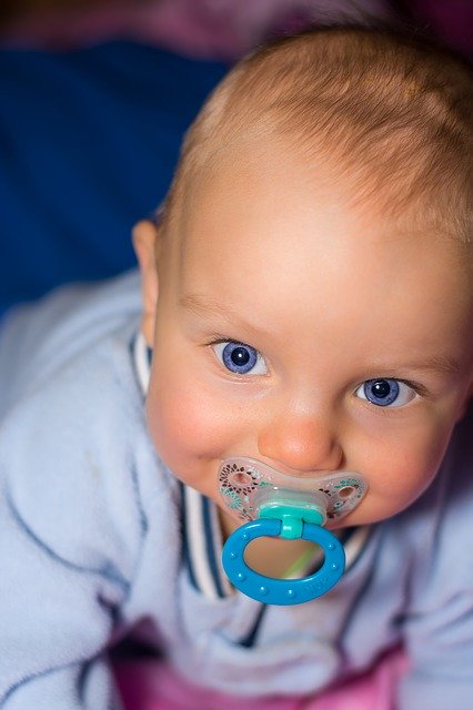 Natural ways to increase breast milk (tips for poorly lactating moms) 8 Wait before you introduce the pacifier