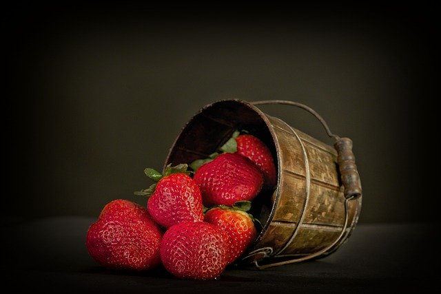Foods to eat when you're dehydrated 5 Strawberries