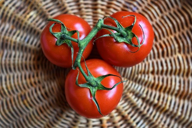 Foods to eat when you're dehydrated 12 Tomatoes