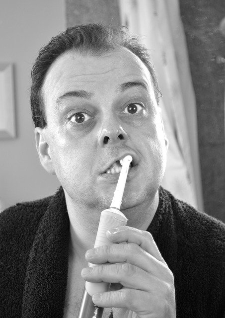 7 Bad Habits Ruining Your Teeth 2 Vigorous brushing
